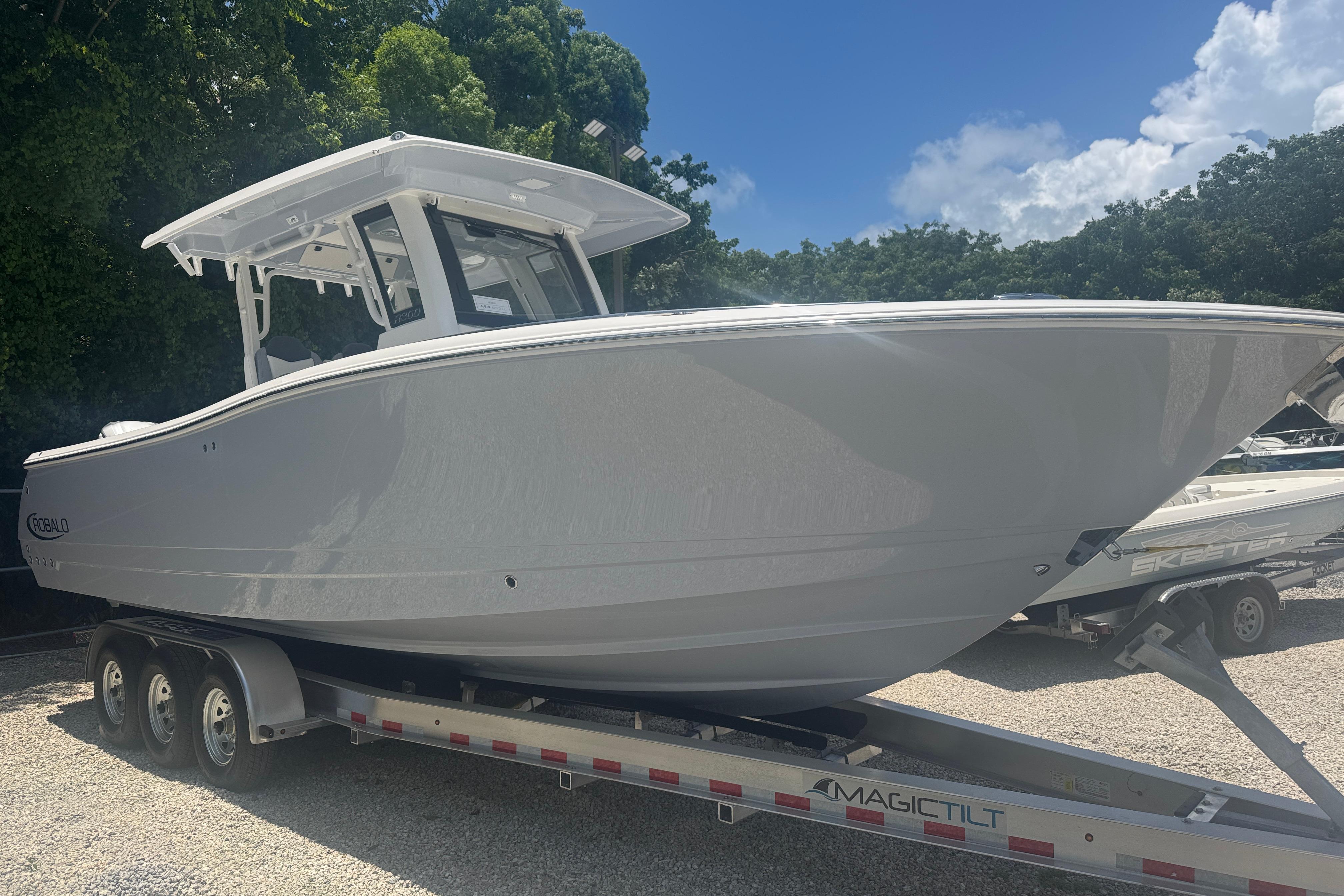 Robalo R300 Center Console 2025 Robalo R300 Center Console boat on trailer, parked outdoors under clear sky.
