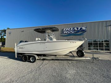 2005 Boston Whaler 240 Outrage