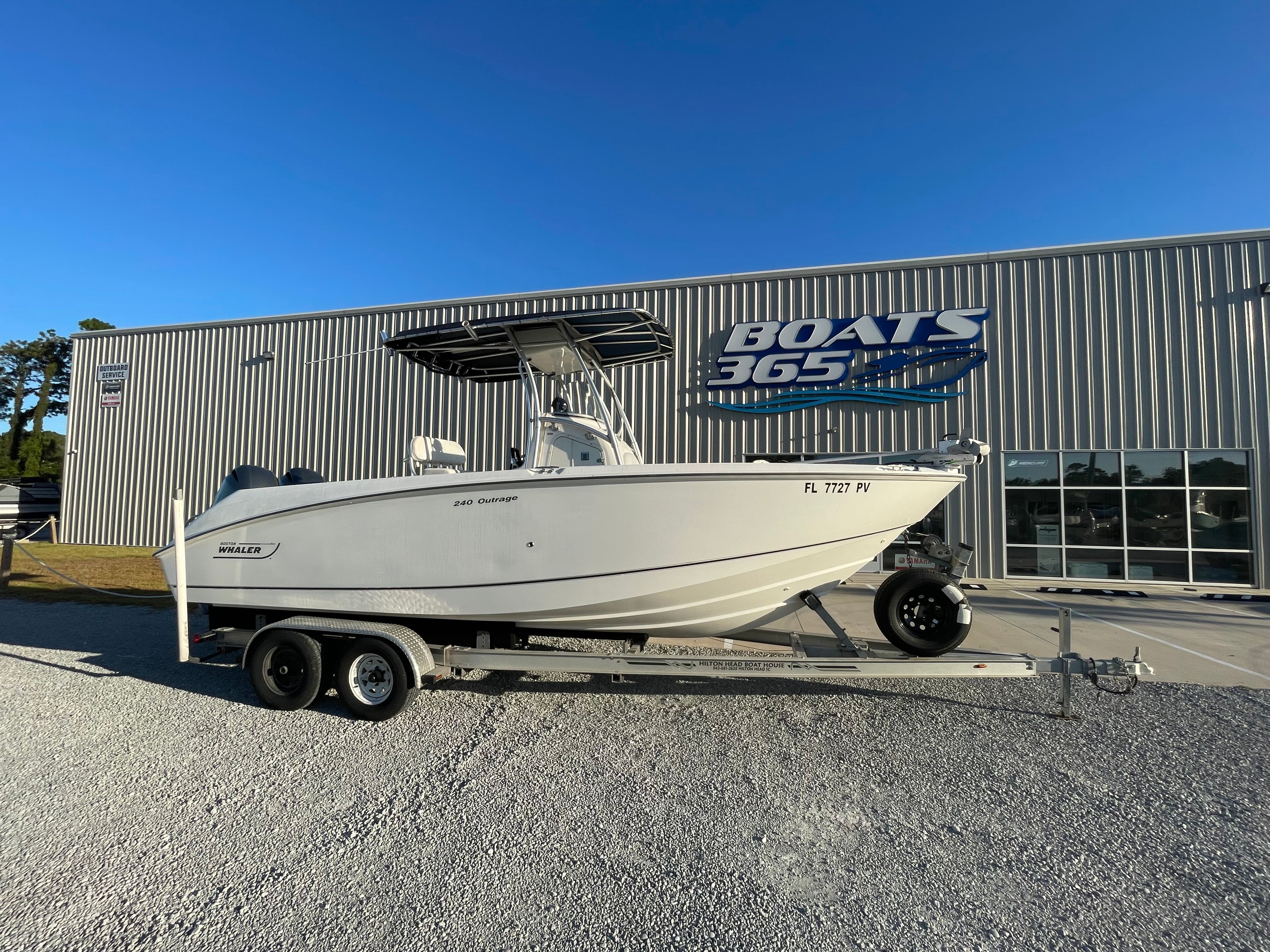 2005 Boston Whaler 240 Outrage