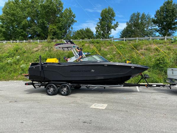 2022 MasterCraft XT24