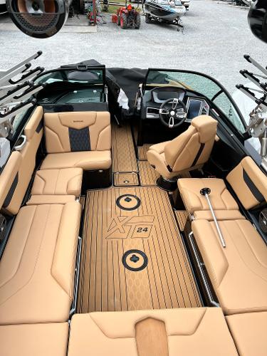 2022 MasterCraft XT24