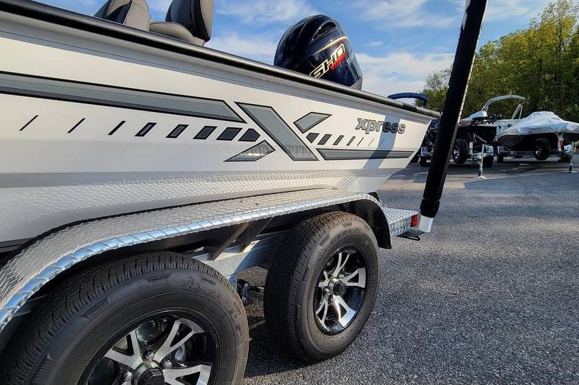 2026 Xpress H18 Bass