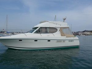 Jeanneau PRESTIGE 32 FLY 2003 Jeanneau PRESTIGE 32 FLY yacht on calm water, side view.