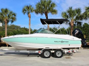 2024 NauticStar 203 DC Deck