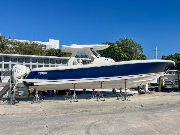 Intrepid 375 Nomad SE 2021 Intrepid 375 Nomad SE boat on stands, blue hull, outdoor display.