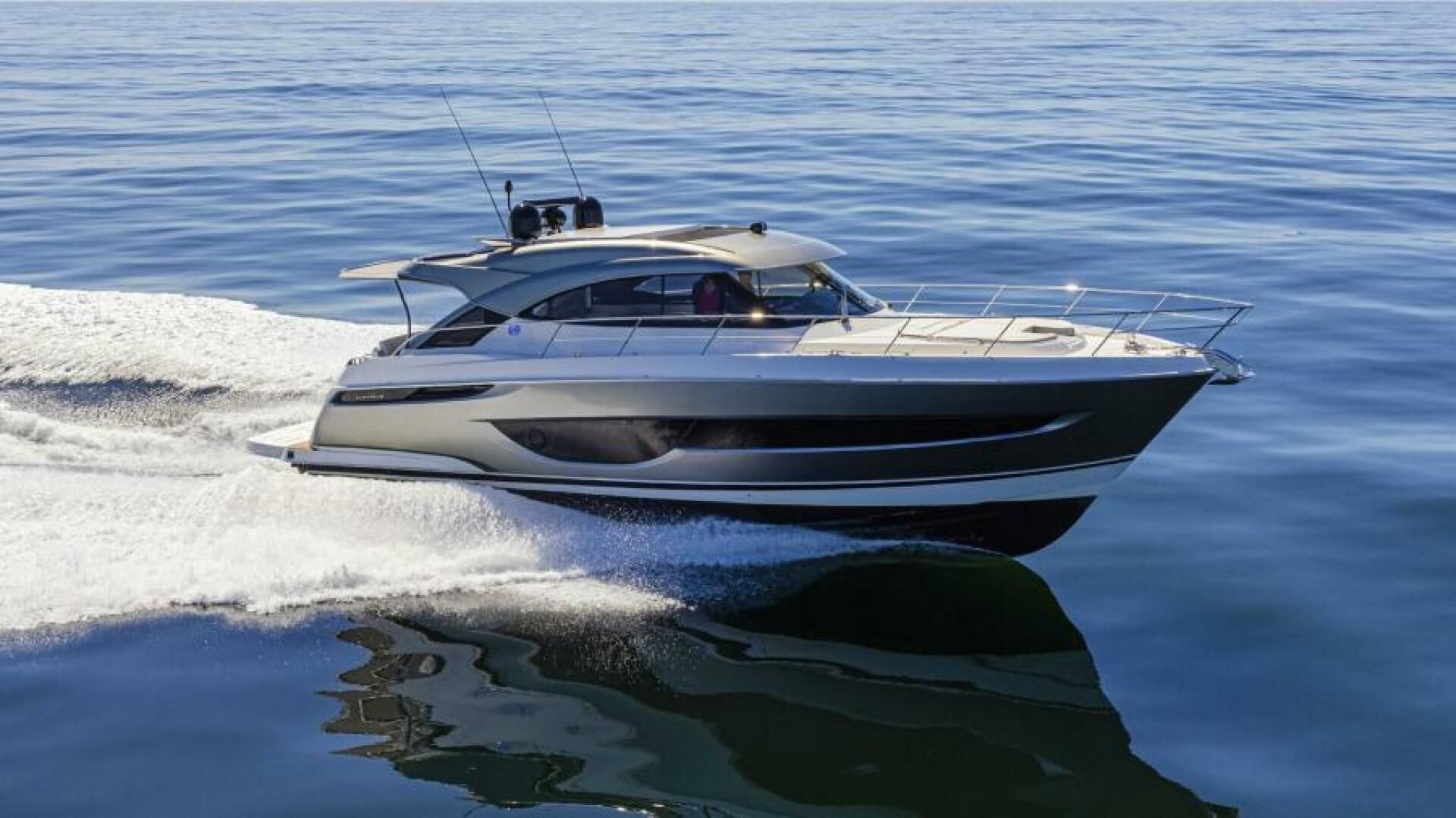 2026 Riviera 4600 Sport Yacht