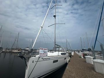 2017 Beneteau Oceanis 38.1