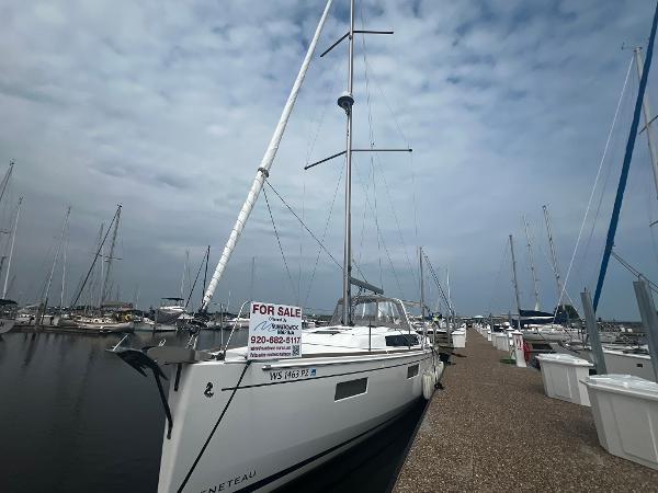2017 Beneteau Oceanis 38.1