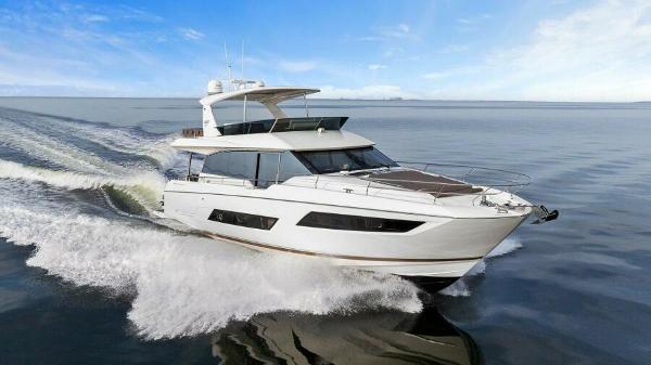 2017 Prestige 680 Flybridge