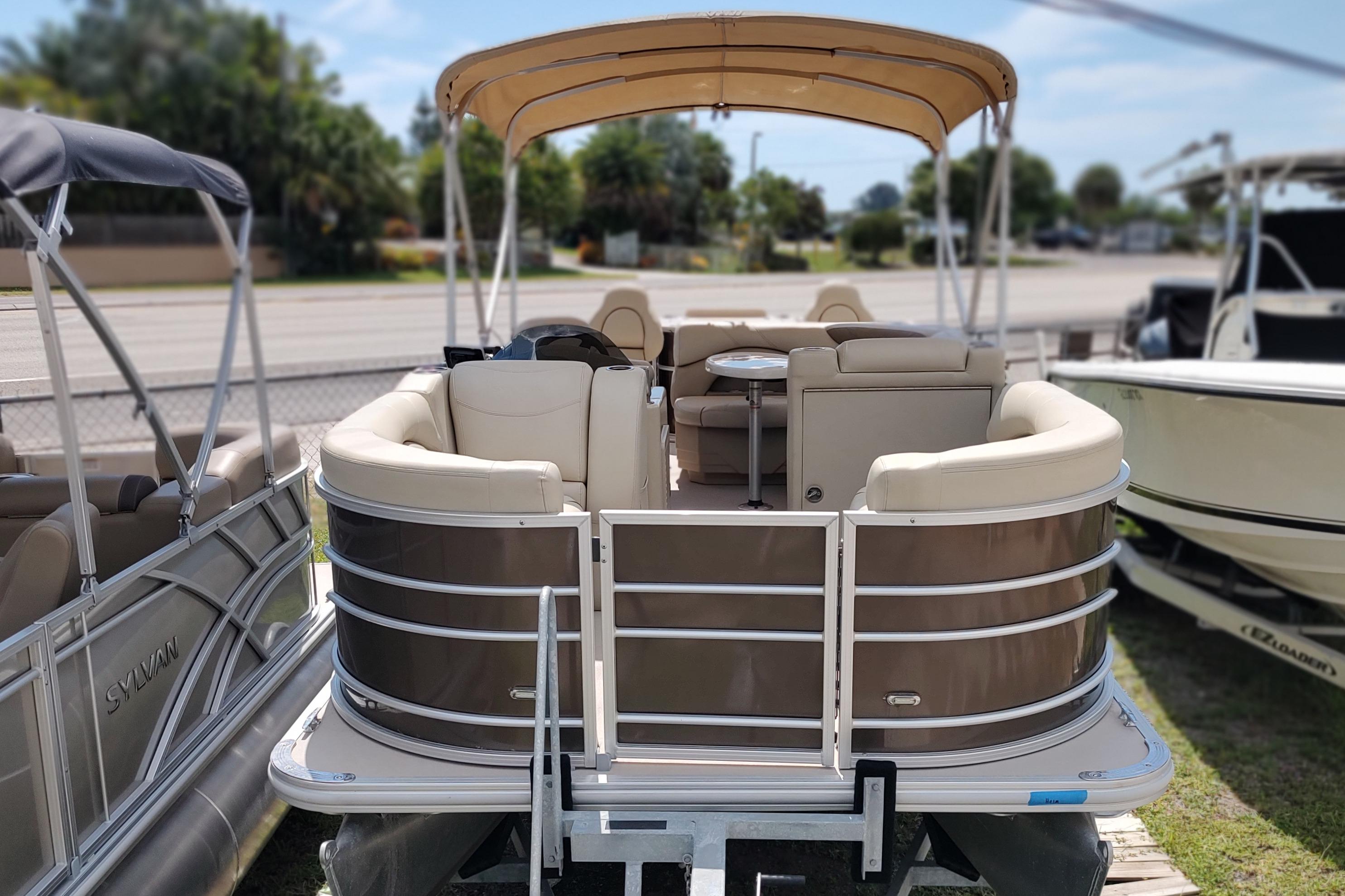 2019 Sylvan 820 Mirage Partyfish