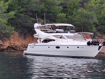2007 Ferretti Yachts 591