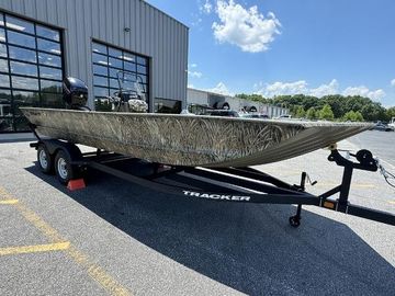 2025 Tracker Grizzly 2072 CC