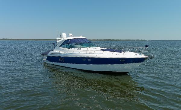 2005 Cruisers Yachts 500 Express Motor Yacht