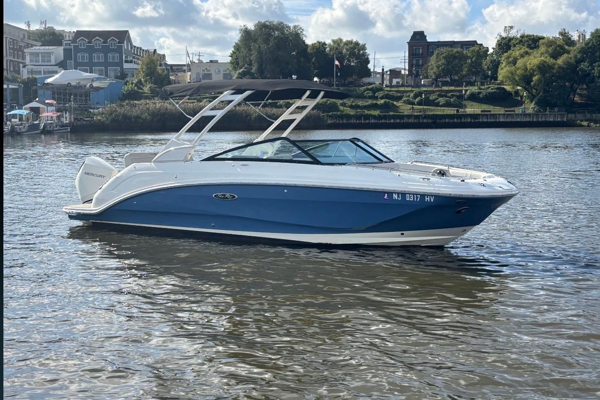 2025 Sea Ray SDX 250 Outboard
