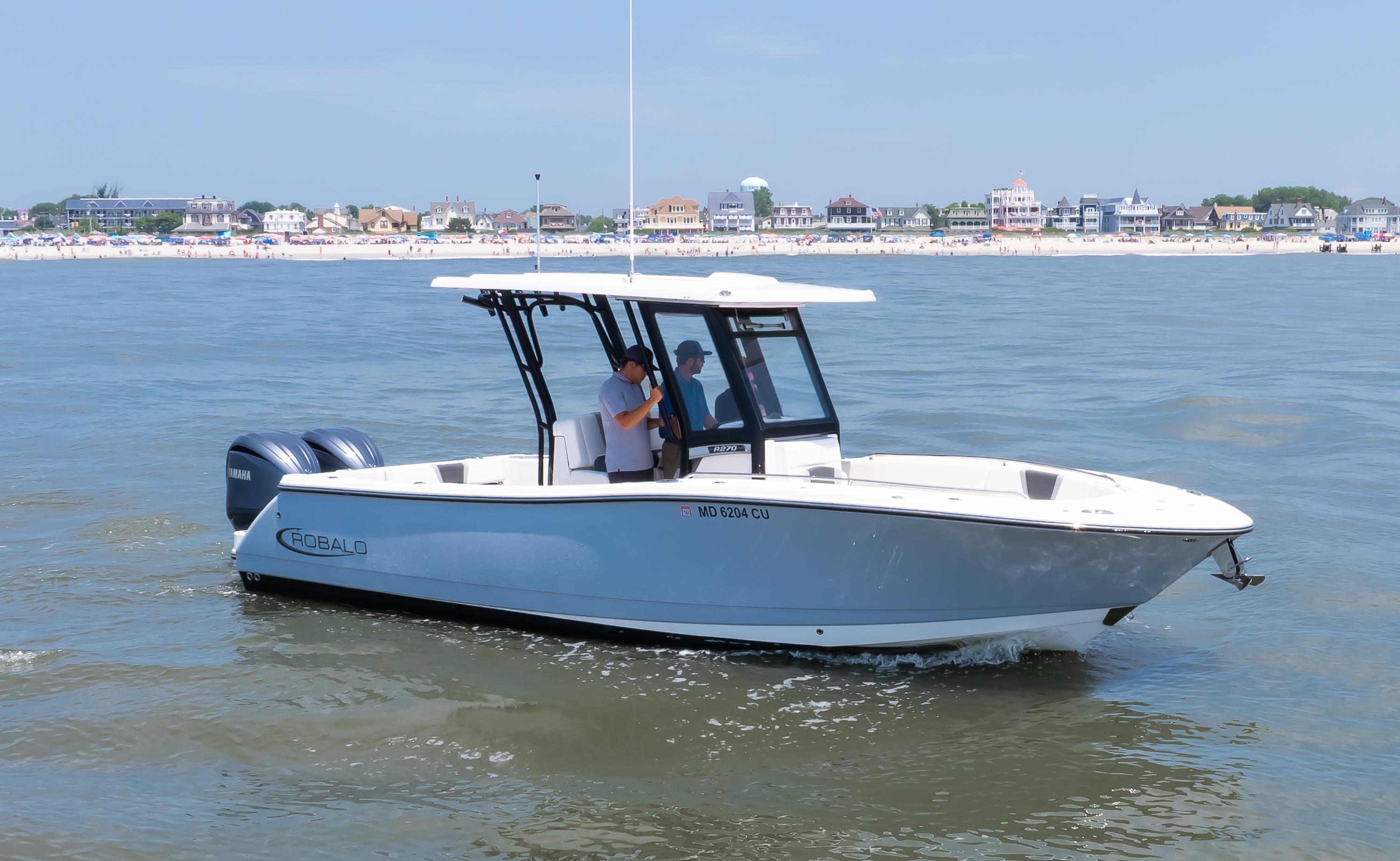 2023 Robalo R270 Center Console