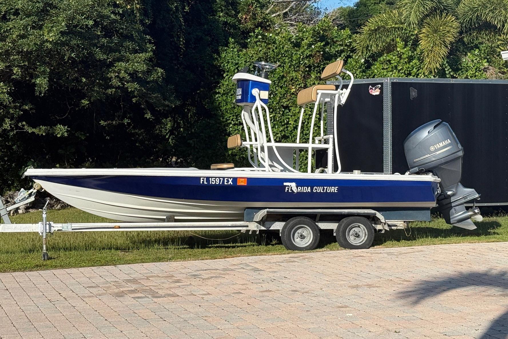 1986 Dolphin 18 Skiff