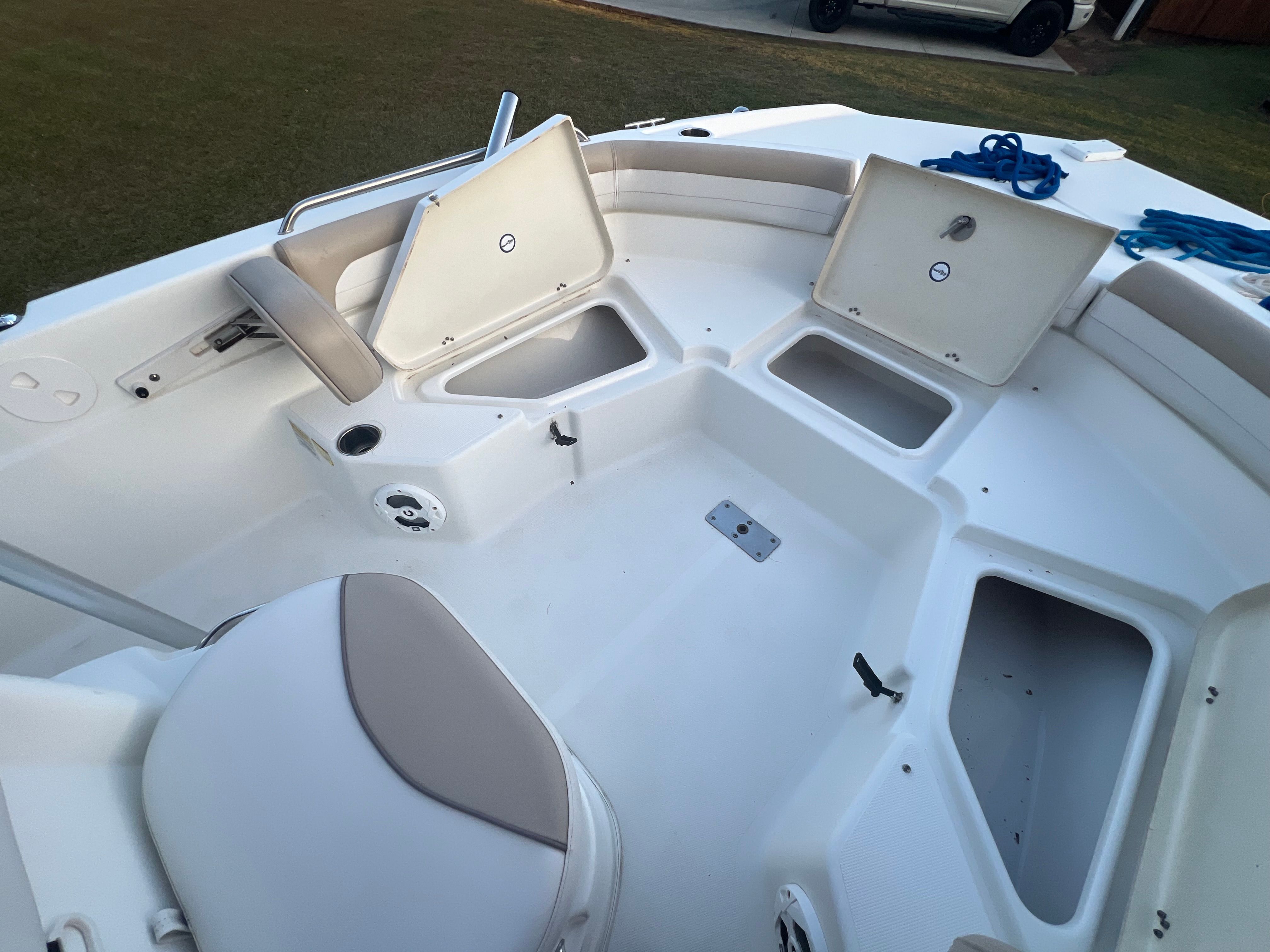 2016 Custom Nautic Star 211 Angler