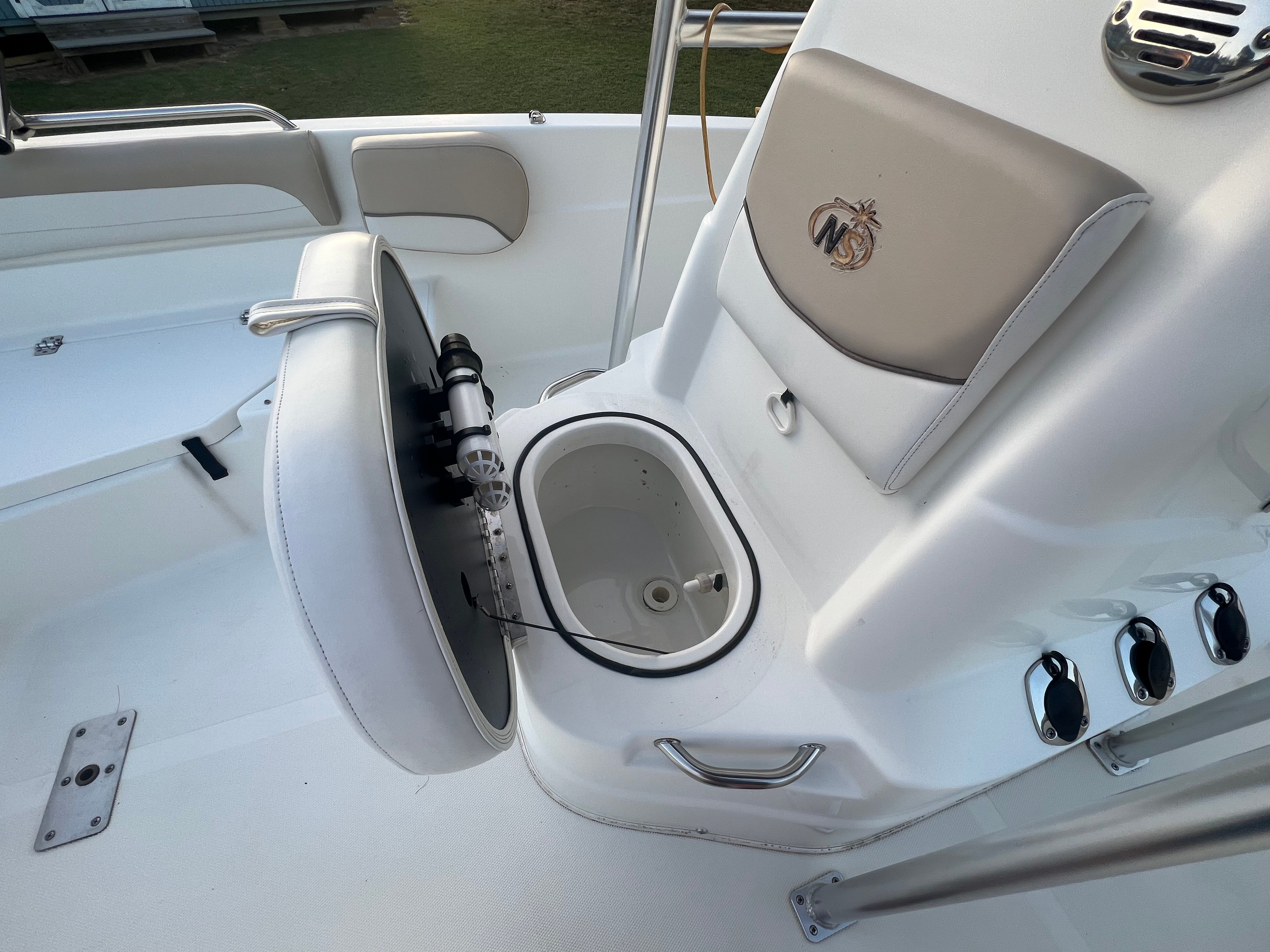2016 Custom Nautic Star 211 Angler