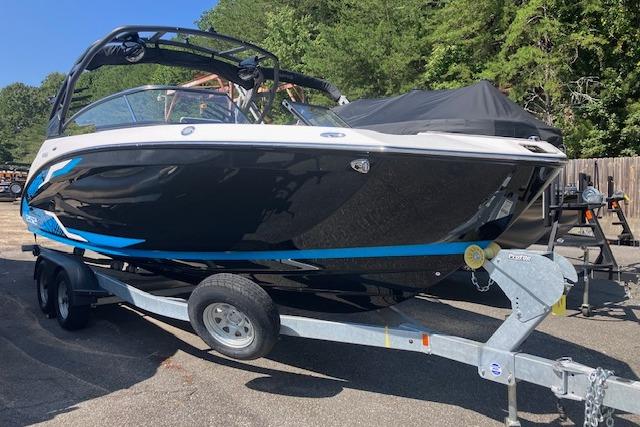 Yamaha Boats 252XE 2021 Yamaha Boats 252XE on trailer, black and blue design, parked outdoors.