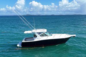 Tiara Yachts 3200 Open 2005 Tiara Yachts 3200 Open cruising on clear blue ocean under a bright sky.