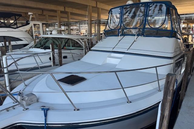 1989 Carver 380 Santego