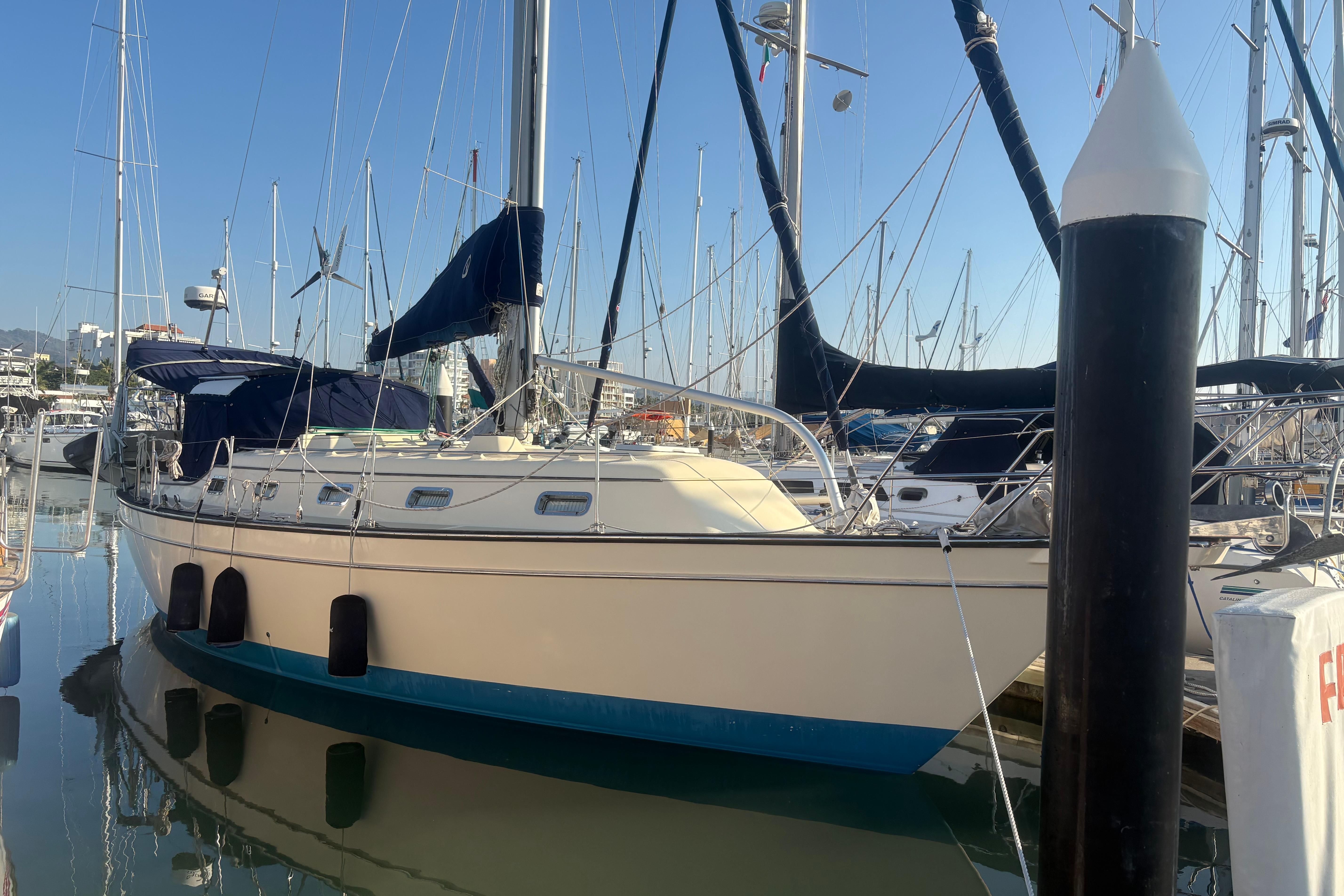 1999 Island Packet 380