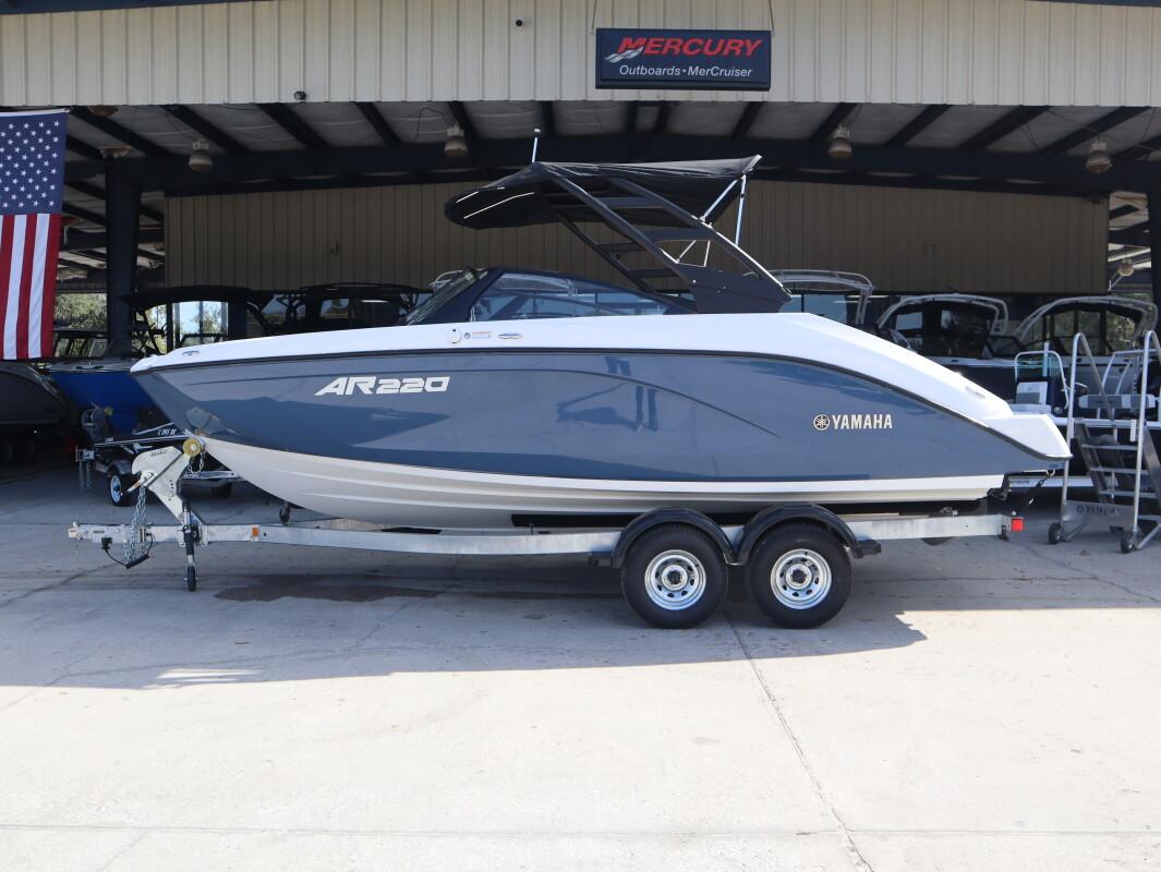 2025 Yamaha Boats AR220