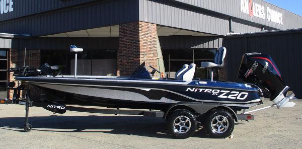 Nitro Z20 XL Pro 2025 Nitro Z20 XL Pro boat parked outside a building.