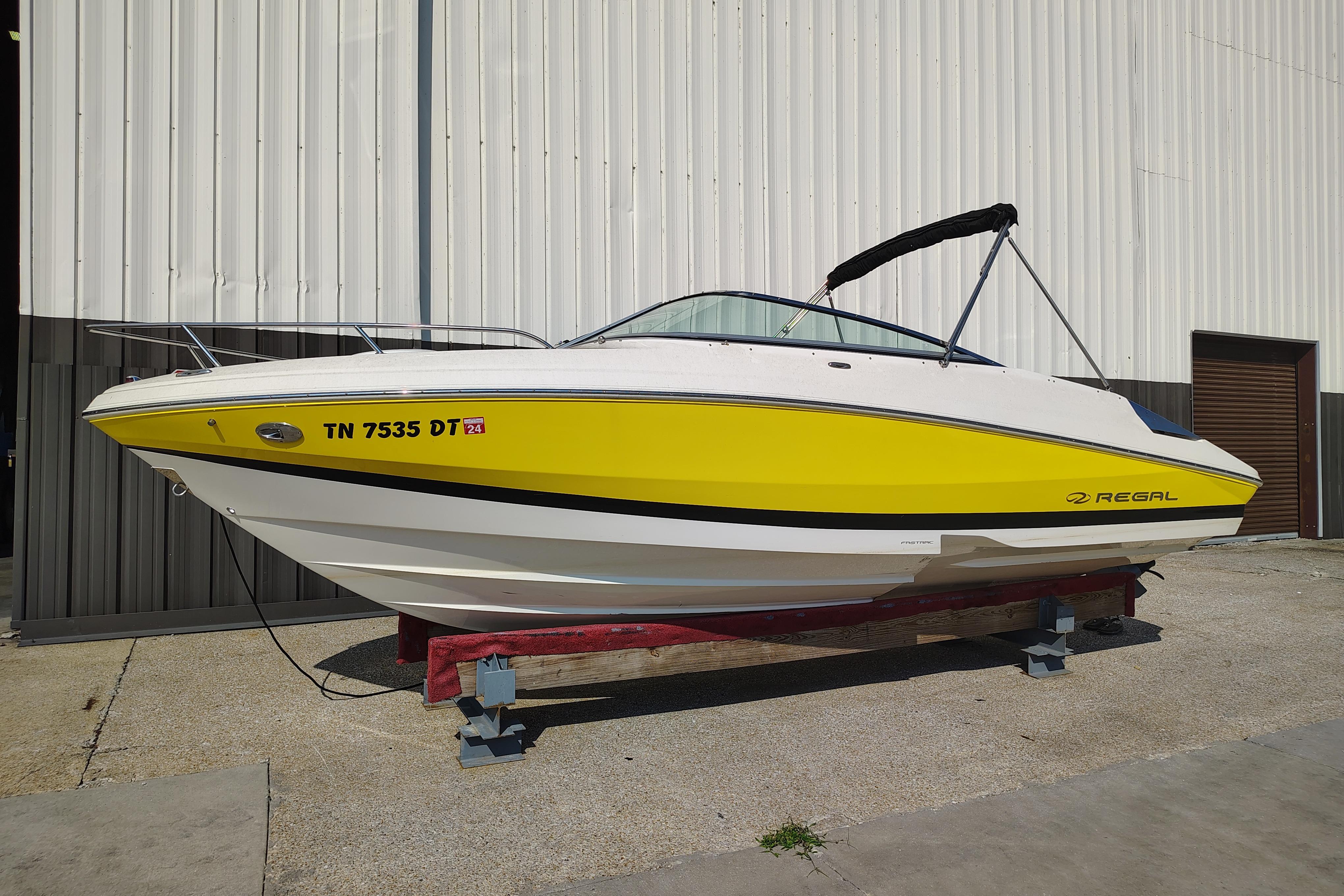2006 Regal 2250 Cuddy