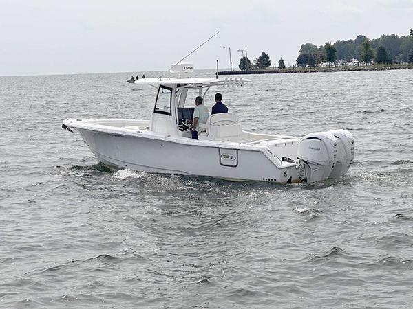 2023 Sea Hunt Gamefish 30 Coffin Box
