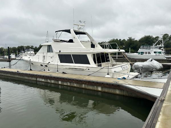Meridian 490 Pilothouse 2007 Meridian 490 Pilothouse yacht docked at marina on a cloudy day.