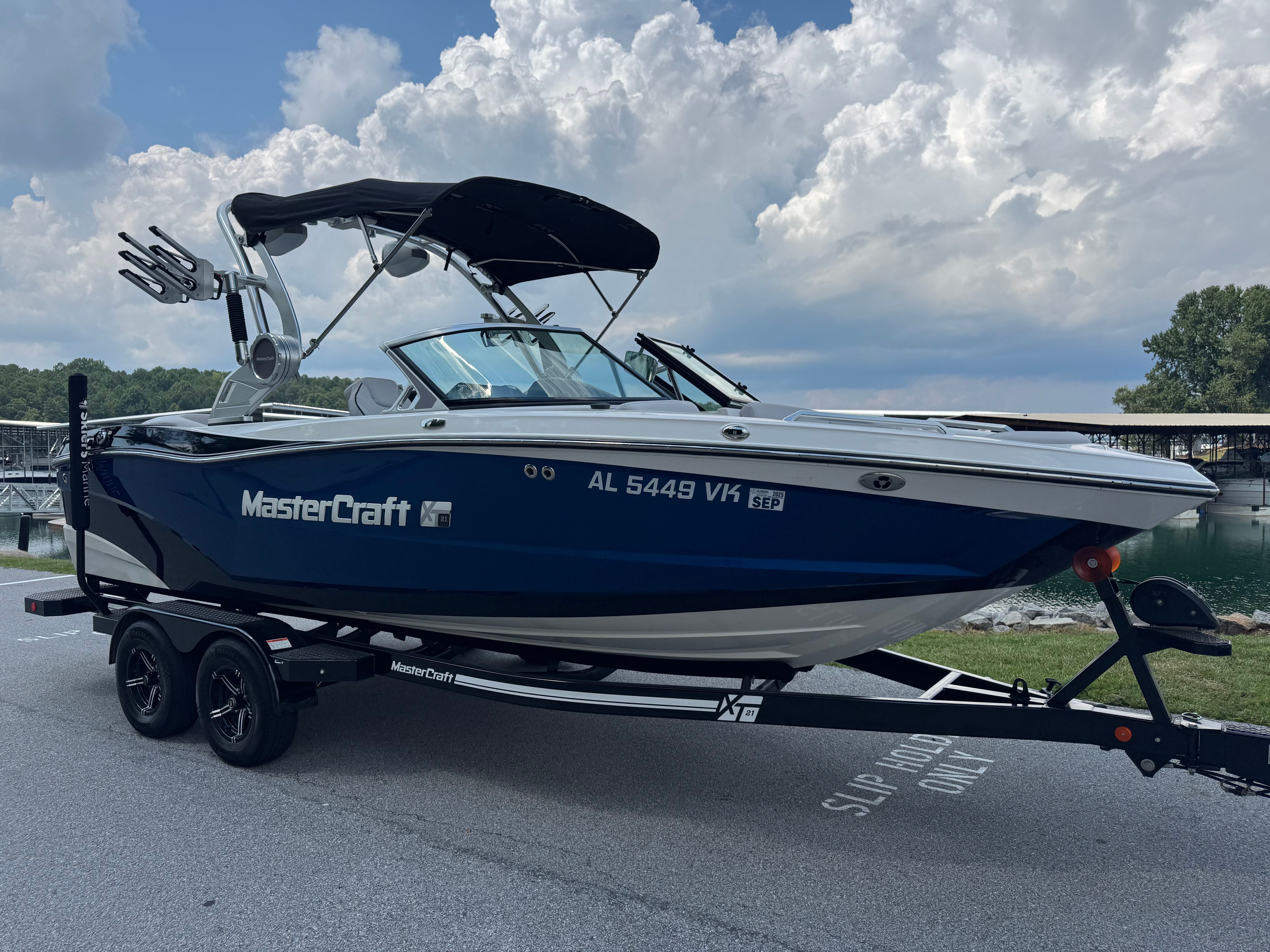 2021 MasterCraft XT21