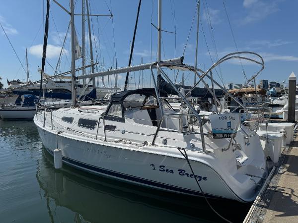 2005 Hunter 33