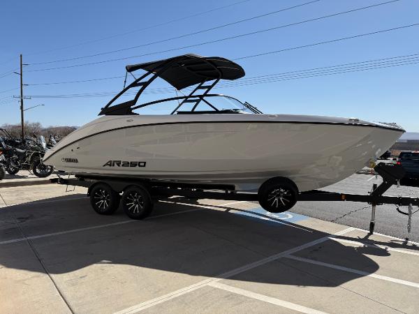 Yamaha Boats AR250 2025 Yamaha Boats AR250 on trailer, parked outdoors under clear blue sky.