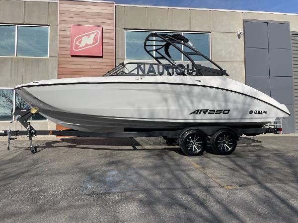 2025 Yamaha Boats AR250