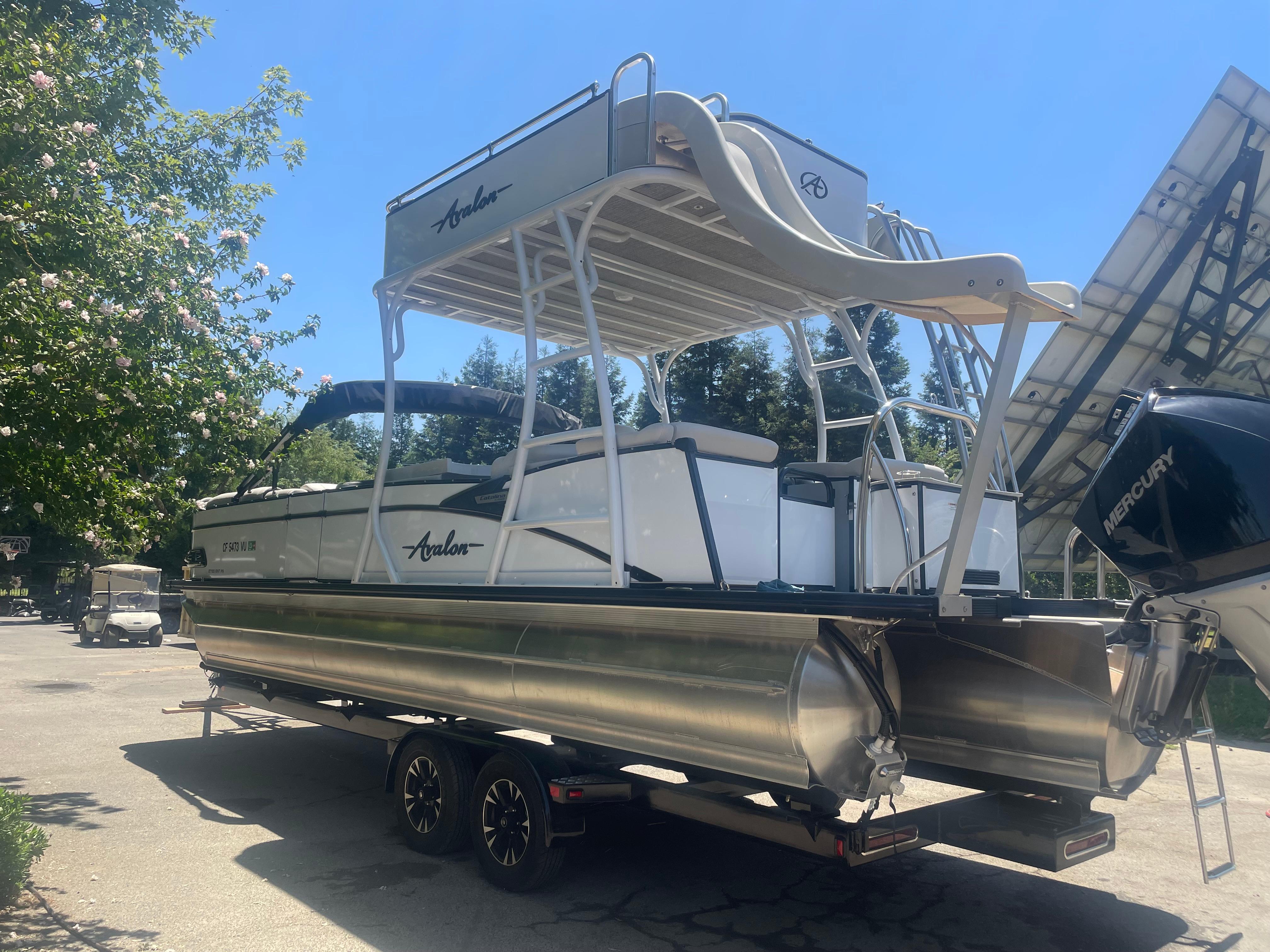 2022 Avalon Entertainer funship