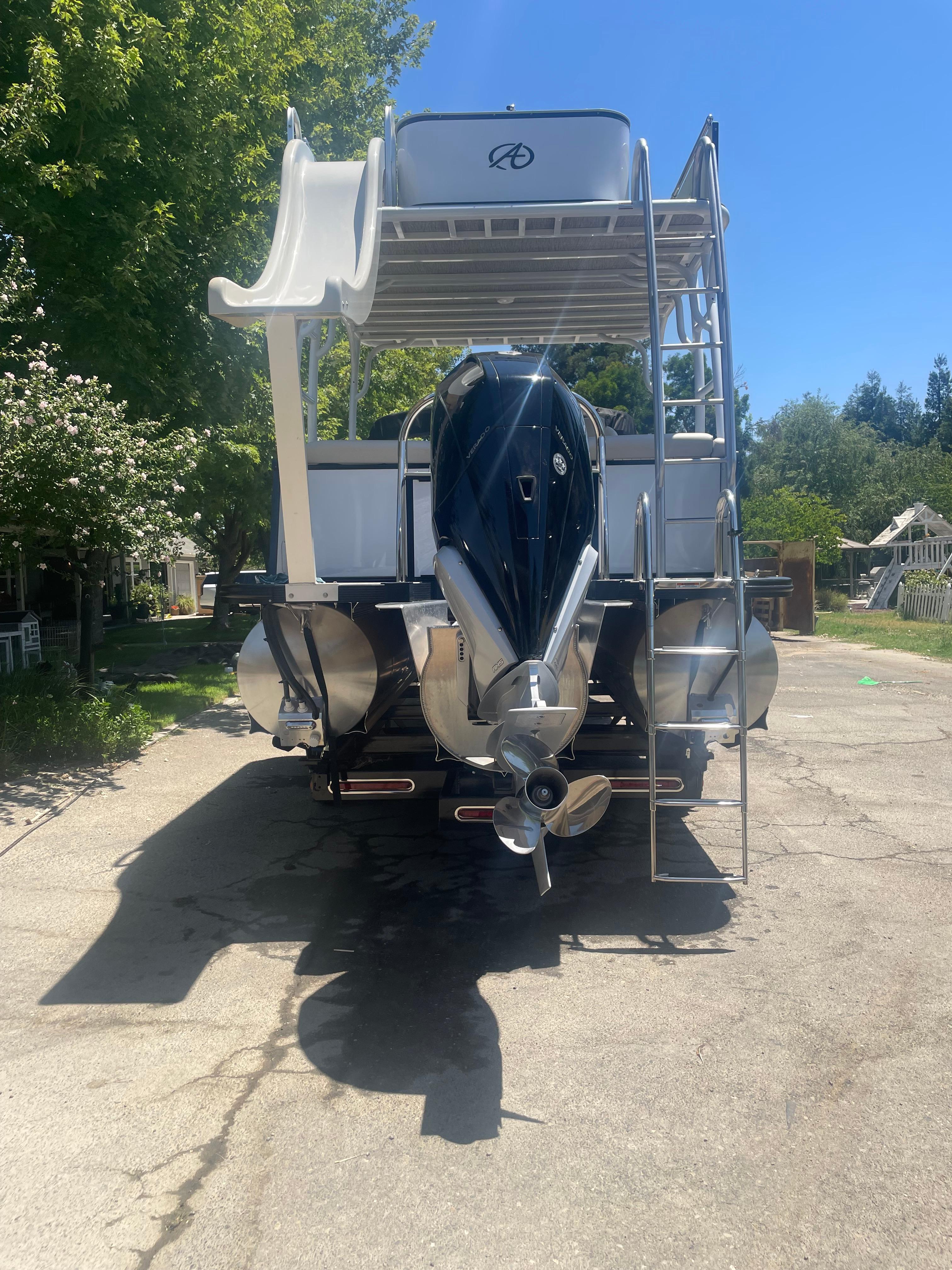 2022 Avalon Entertainer funship