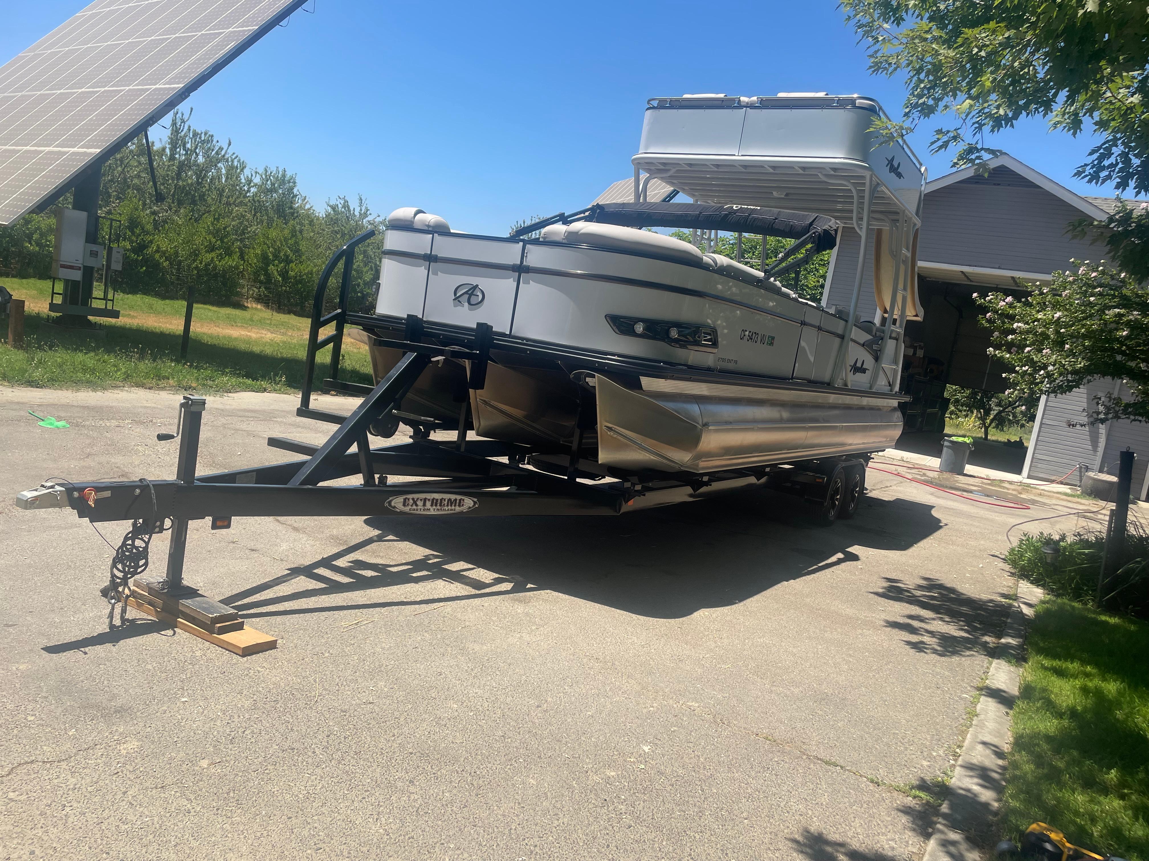 2022 Avalon Entertainer funship