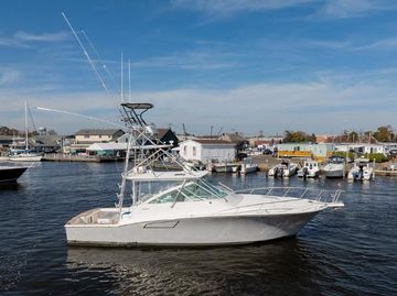 2004 Cabo 40 Express