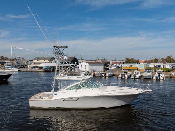 2004 Cabo 40 Express