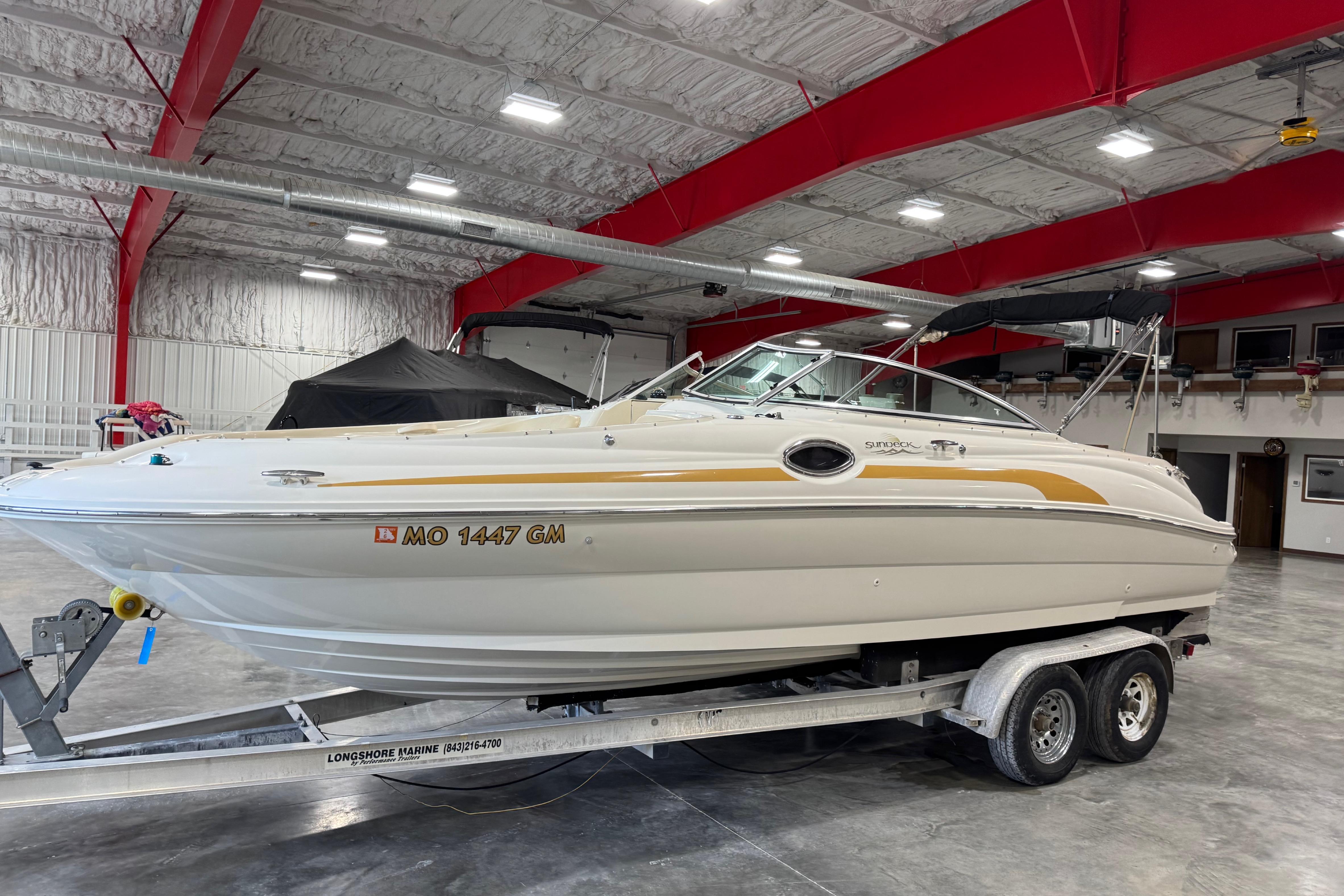 Sea Ray 240 Sundeck 2001 Sea Ray 240 Sundeck boat on trailer in indoor storage facility.