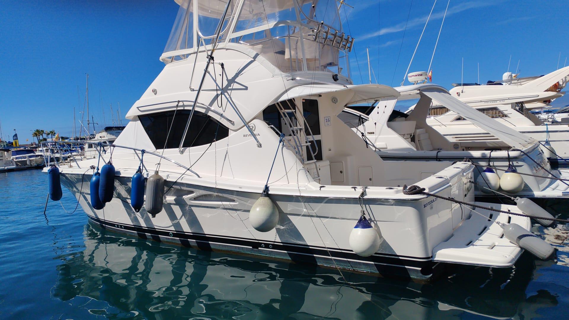 Riviera 37 Flybridge