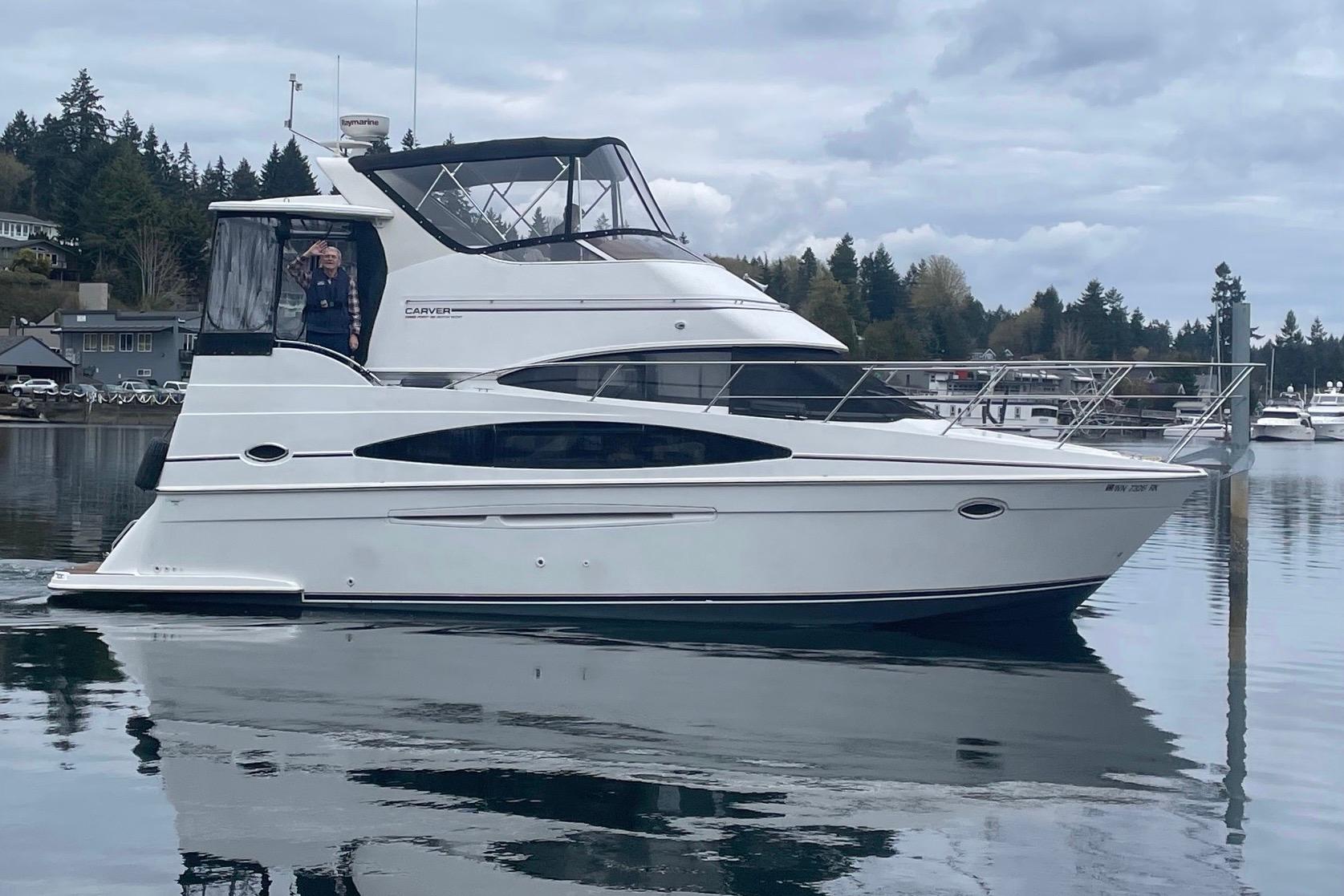 2002 Carver 346 Aft Cabin