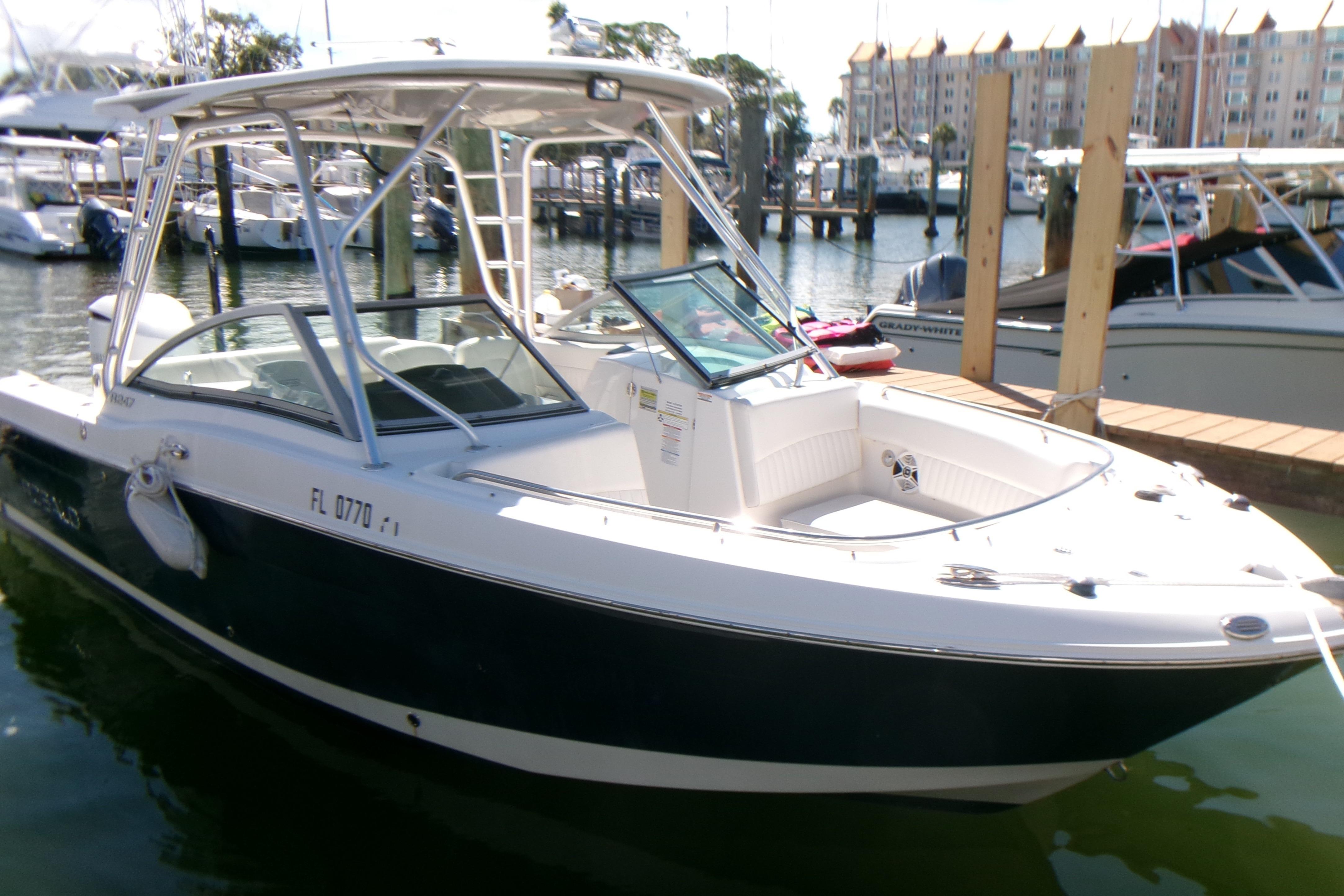 2012 Robalo R247 Dual Console