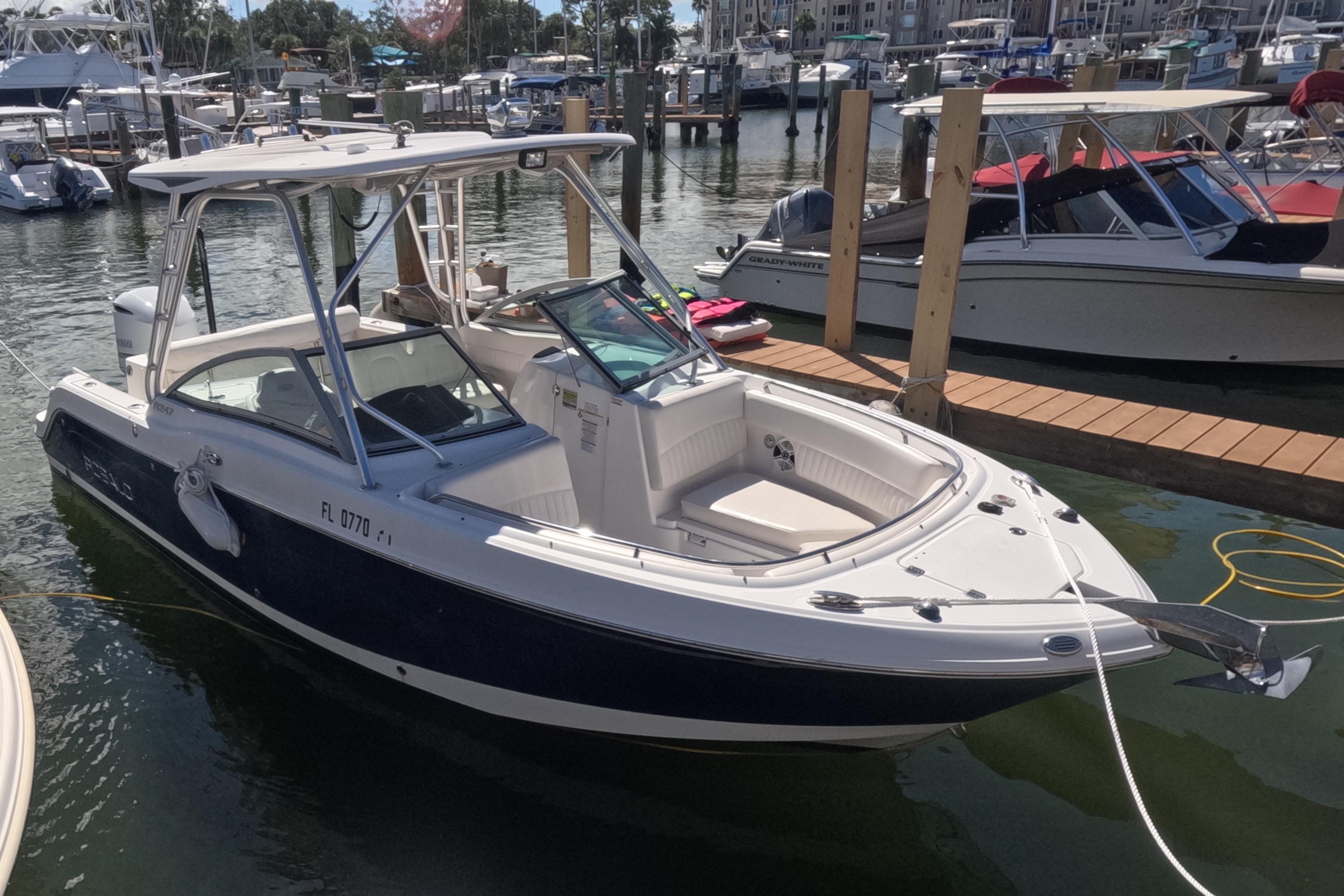 2012 Robalo R247 Dual Console