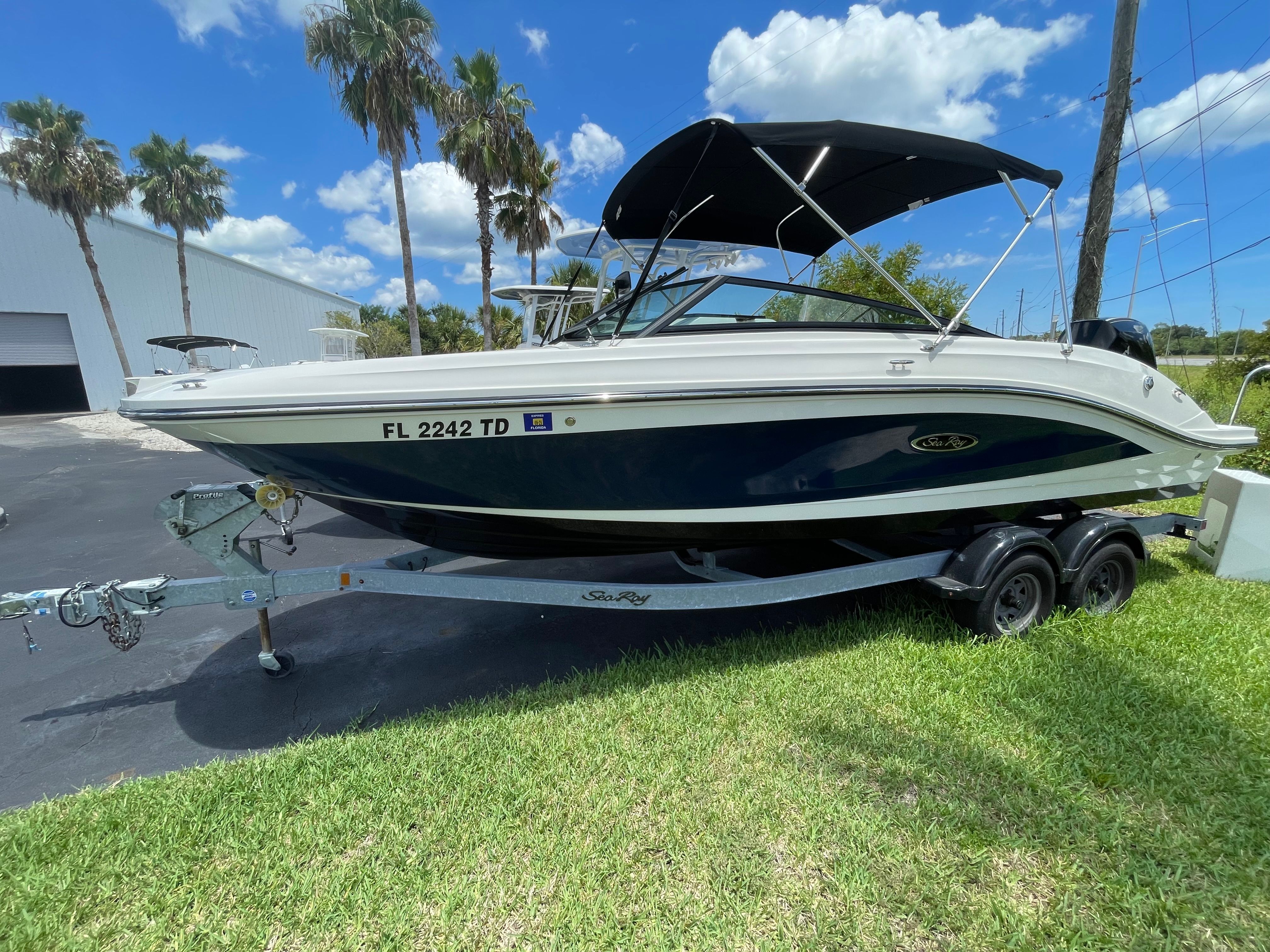 2022 Sea Ray SPX 230 Outboard