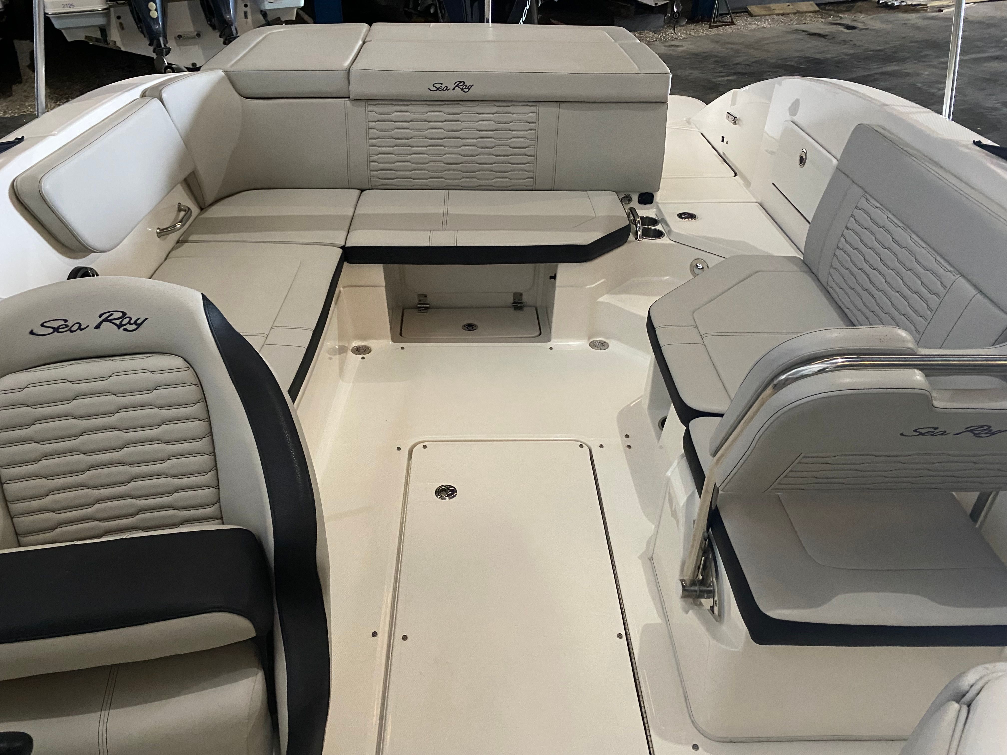 2022 Sea Ray SPX 230 Outboard