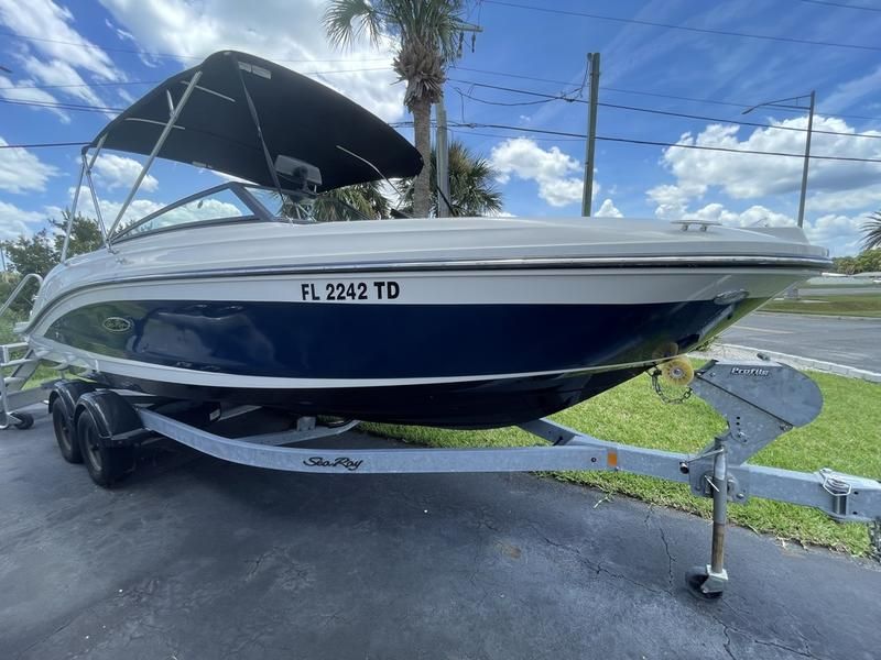 2022 Sea Ray SPX 230 Outboard