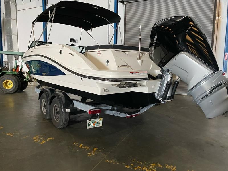 2022 Sea Ray SPX 230 Outboard