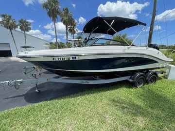 2022 Sea Ray SPX 230 Outboard